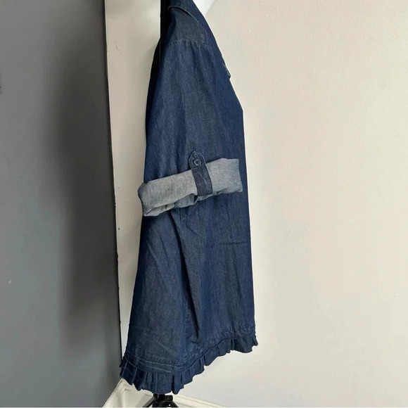 Joan Rivers Women's 1X Lightweight Denim Shirt Ruffle Hem Roll Tab Cotton Modest - Picture 6 of 13